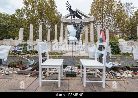 Behelfsmäßige Holocoust Memorial von Aktivisten erstellt am Szabadság Platz Stockfoto