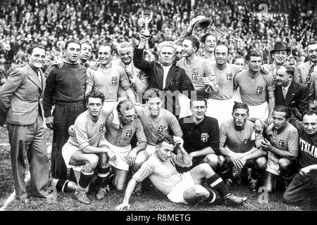 Colombes, Frankreich. Juni, 19 1938. Finale Italien - Ungarn. Der italienische Fußball-Team feiert den Sieg Stockfoto