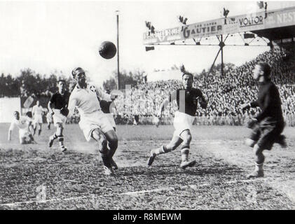 Lille, Frankreich. Juni, 1938. Spiel Action im Viertelfinale Final Schweizer - Ungarn. Stockfoto
