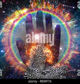 Galaxy und Feuer Ring. Mann mit Labyrinth Muster im Lotussitz. Brennende aura Stockfoto