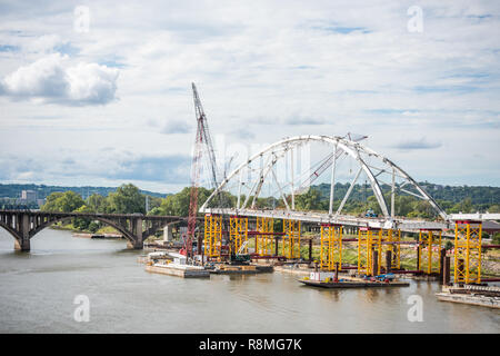 Bau des Broadway Brücke über den Arkansas River in Little Rock Stockfoto