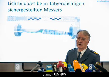 16. Dezember 2018, Bayern, Nürnberg: Roman Fertinger, Polizeichef der Zentralen fränkischen Polizeipräsidium, spricht während einer Pressekonferenz auf die Verhaftung des mutmaßlichen knifeman aus Nürnberg. Der Täter ist sagte, drei Frauen, die am 13. Dezember in kurzen Abständen innerhalb von etwa drei Stunden erstochen haben. Foto: Daniel Karmann/dpa Stockfoto