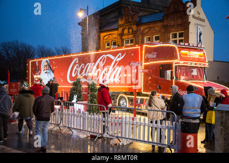 Birmingham, Großbritannien. 16. Dez 2018. Coca Cola Truck kommt nach Birmingham im Eastside Park am letzten Tag der 6-wöchigen Tour durch Großbritannien Quelle: Steven roe/Alamy leben Nachrichten Stockfoto