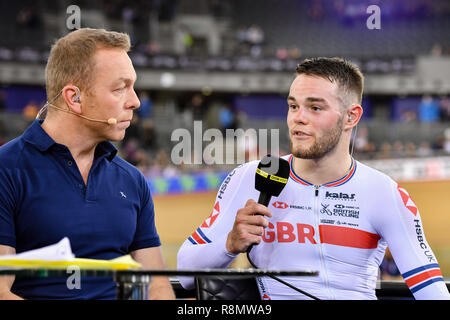 London, Großbritannien. 16. Dez 2018. Matthäus Wände (GBR) Interview mit Sir. Chris Hoy nach dem Gewinn der Gold für Männer Omnium endgültige Einstufung während Tissot UCI Track Cycling World Cup IV bei Lee Valley VeloPark am Sonntag, den 16. Dezember 2018. LONDON ENGLAND. (Nur redaktionelle Nutzung, eine Lizenz für die gewerbliche Nutzung erforderlich. Keine Verwendung in Wetten, Spiele oder einer einzelnen Verein/Liga/player Publikationen.) Credit: Taka Wu/Alamy leben Nachrichten Stockfoto