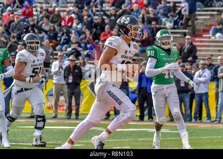 Dez 15, 2018: Utah State Aggies quarterback Jordan Liebe (10) Läuft in für einen Touchdown in der ersten Hälfte des 13. jährlichen New-Mexico Schüssel zwischen Nord Texas Mean Green und der Utah State Aggies auf Zweig Feld an Dreamstyle Stadion in Albuquerque, New Mexico. Utah State besiegt North Texas 52-13 Credit Bild © Lou Novick/Cal Sport Media Stockfoto