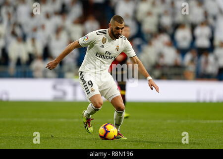 Madrid, Spanien. 15 Dez, 2018. Karim Benzema (Real) Fußball: Spanisch "La Liga Santander' Match zwischen Real Madrid CF 1-0 Rayo Vallecano im Santiago Bernabeu in Madrid, Spanien. Credit: mutsu Kawamori/LBA/Alamy leben Nachrichten Stockfoto