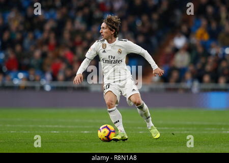 Madrid, Spanien. 15 Dez, 2018. Luka Modric (Real) Fußball: Spanisch "La Liga Santander' Match zwischen Real Madrid CF 1-0 Rayo Vallecano im Santiago Bernabeu in Madrid, Spanien. Credit: mutsu Kawamori/LBA/Alamy leben Nachrichten Stockfoto