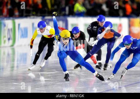 Eisschnelllauf: ISU World Cup 2018/19: Heerenveen, Niederlande Am 15. Dezember 2018. Cheonho Um KOR wint de Massenstart Credit: Sander Chamid/LBA/Alamy leben Nachrichten Stockfoto