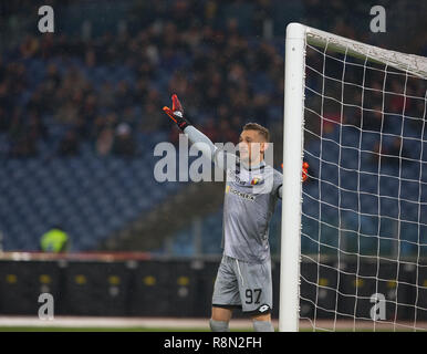 Rom, Italien. 16 Dez, 2018. Ionut Radu von Genua CFC gesehen Reagieren während der Serie ein Fußballspiel zwischen AS Roma und Genua CFC im Olympiastadion. (Endstand Roma 3 - 2 Genua) Credit: SOPA Images Limited/Alamy leben Nachrichten Stockfoto