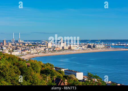 Hohen winkel Blick auf die Skyline, die Küste und den Hafen von Le Havre, Normandie, Frankreich Stockfoto