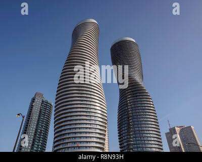 Die Absolute Towers Condominiums Mississauga, Ontario Kanada Alias (aka) Marilyn Monroe Gebäude tagsüber Stockfoto