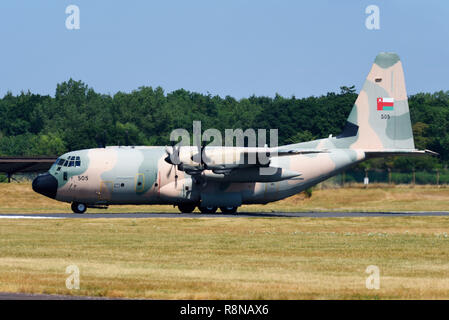 Royal Air Force of Oman Lockheed C-130 Hercules bei der Royal International Air Tattoo, RIAT 2018, RAF Fairford, Gloucestershire, Großbritannien. C-130J 505 Stockfoto