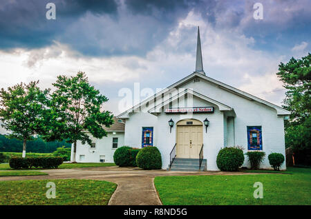 Die Sonne geht hinter Pare De Sufrir Kirche auf Dresdner Straße, 29. Mai 2014, in Atlanta, Georgia. Die Stadt wurde im Jahre 1871 gegründet. Stockfoto