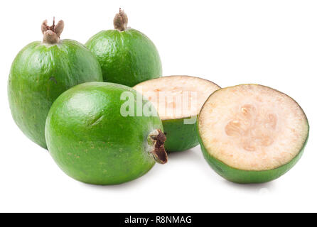 Tropische Früchte feijoa auf weißem Hintergrund Stockfoto