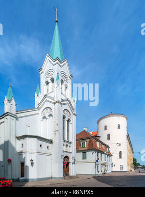 Der Schmerzhaften Muttergottes Kirche und Rigaer Schloss (Rīgas Pils), pils iela, Riga, Lettland Stockfoto