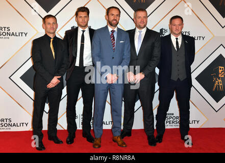 (Von links nach rechts) Dan Ashworth, Allan Russell, Gareth Southgate, Martyn Margetson und Steve Holland während der Rote Teppich Ankünfte für die BBC Sport Persönlichkeit des Jahres 2018 an der Vox an Resorts World Birmingham links. Stockfoto