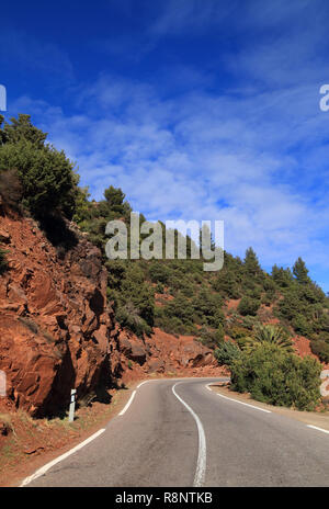 Marokko Marrakesch Die Hohen Atlas Gebirge. Einen Durchgang durch den Hohen Atlas Gebirge zwischen Marrakesch Ait Ben Haddou und Ouarzazate. Stockfoto