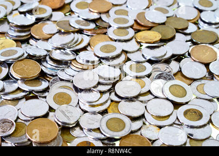 Montreal, Quebec, Kanada/Dec, 16 2018: Ersatzteile ändern der kanadischen metal Geld verteilt und Füllung der Rahmen.. Nickel, Dime, Quartal, ein, zwei Dollar m Stockfoto