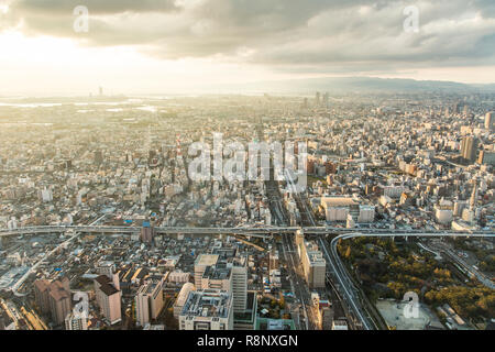 Die weitläufige Landschaft von Osaka, Japan. Stockfoto