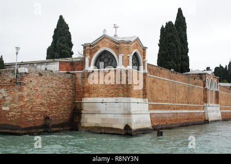 Brick Wall von San Michele Friedhof (Cimitero di San Michele) auf San Michele Insel (Isola di San Michele) in Venedig, Italien. Stockfoto