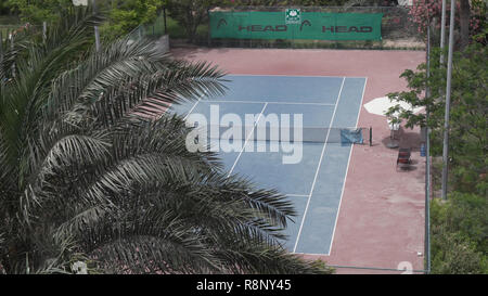 Tennisplatz auf dem Gebiet der Hotel Park Inn by Radisson Abu Dhabi Yas Island Stockfoto