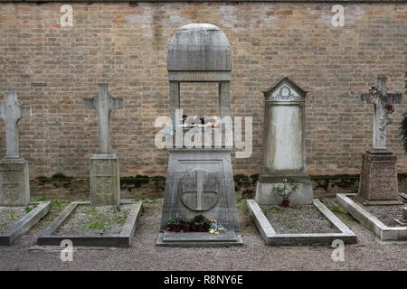 Grab des Russischen Balletts impresario Serge Diaghilew (1872-1929) an der griechisch-orthodoxen Friedhof auf San Michele Insel (Isola di San Michele) in Venedig, Italien. Stockfoto