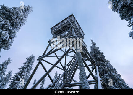 Ahmakallio Beobachtungsturm in Syöte Nationalpark, Pudasjärvi, Lappland, Finnland, Europa Stockfoto