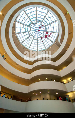 Innenraum des Guggenheim Museum Stockfoto