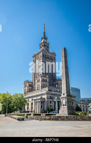 Fassade der Kulturpalast in Warschau Stockfoto