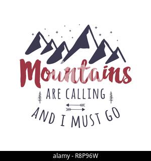 Berg ruft und Ich muss gehen T-Stück Grafik Design. Mountain Adventure Typografie Logo. Jahrgang Hand gezeichnet Reisen Abbildung. Vektor Emblem isoliert auf weißem Stock Vektor