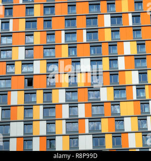 Fassade der lustigen bunten modernes Wohnhaus close-up Stockfoto