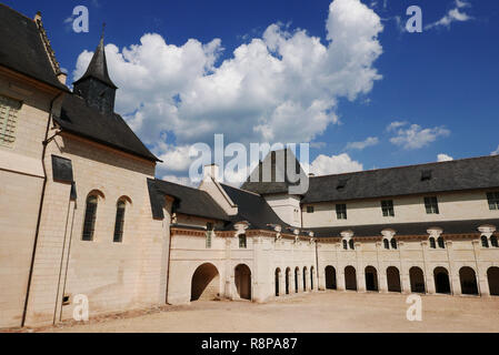 Cour Saint-Benoit und Saint-Benedict Krankenstation, die königliche Abtei von Fontevraud, Fontevraud-l Abbaye, Tal der Loire, Maine-et-Loire, Pays de Stockfoto