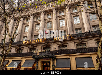 Äußere des Waldorf Hotel, London, Großbritannien. Stockfoto