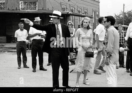 Studio Werbung immer noch von "Bonnie und Clyde" (1967), Warner Bros., Warren Beatty, Faye Dunaway, Regisseur Arthur Penn Datei Referenz # 33635 538 THA Stockfoto