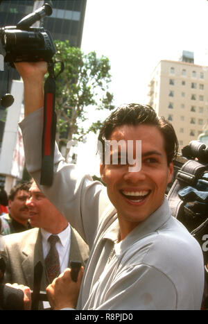 HOLLYWOOD, CA - 28. April: Schauspieler Danny Quinn nimmt an den Hollywood Walk of Fame Zeremonie für Bruce Lee am 28. April 1993 an6933 Hollywood Boulevard in Hollywood, Kalifornien. Foto von Barry King/Alamy Stock Foto Stockfoto