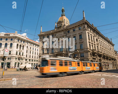 Horizontale streetview des Palazzo delle Assicurazioni Generali in Mailand, Italien. Stockfoto