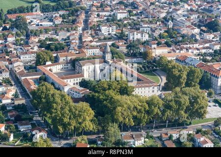 Frankreich, Charente Maritime, Saintes, die Abbaye Aux Dames (Luftbild) Stockfoto