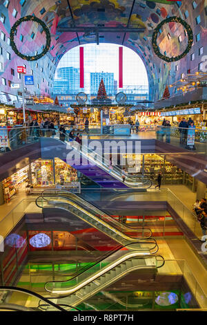 Die moderne Wohn- und Gewerbeimmobilien Entwicklung, Markthal, Markthalle, in Rotterdam, Niederlande Stockfoto