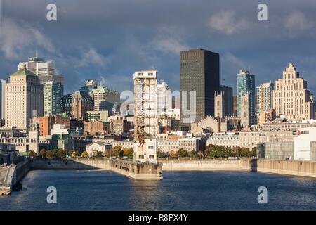 Kanada, Quebec, Montreal, die Skyline der Stadt vom St. Lawrence River Stockfoto