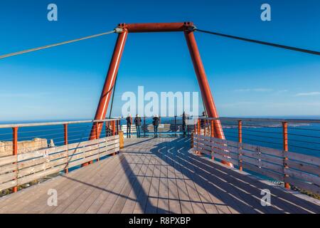 Kanada, Quebec, Gaspe Halbinsel, Perce, Perce Geopark, gefederte Glas Aussichtsplattform, neu im Jahr 2017 Stockfoto