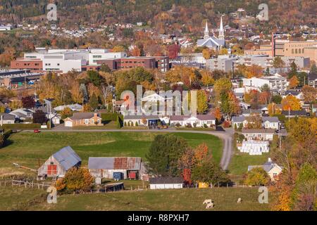 Kanada, Quebec, Capitale-Nationale Region Charlevoix, Baie St-Paul, erhöhten Blick auf die Stadt, Herbst Stockfoto