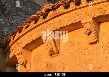 Frankreich, Charente Maritime, Mündung der Gironde, Saintonge, Talmont sur Gironde, Les Plus beaux villages de France (Schönste Dörfer Frankreichs), die romanische Kirche St. Radegonde des 12. Jh., Apsis detail Stockfoto