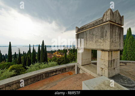 Italien, Lombardei, Gardasee, Gardone Riviera, Vittoriale deli Italiani, letzter Wohnsitz des Schriftstellers Gabriele D'Annunzio zwischen 1921 und 1938, Mausoleum Stockfoto