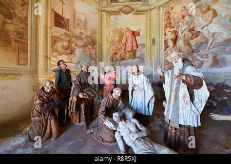 Italien, Piemont, Lago d'Orta, Orta San Giulio, der Sacro Monte, der Hl. Franziskus von Assisi über 20 Kapellen, geschmückt mit Fresken und mit überraschenden terra cotta Statuen in Lebensgröße, unter Sacri Monti im Piemont und der Lombardei listes als Weltkulturerbe von der UNESCO, Kapelle 17, Der Tod des Heiligen Franziskus, Statuen von dionigi Bussola und Fresken von Carlo Francesco und Giuseppe: Nuvolone und von Giovanni Battista Grandi fertig gewidmet Stockfoto