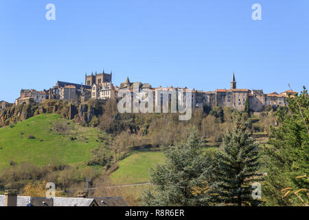 Frankreich, Cantal, Saint Flour, Blick auf die Stadt // Frankreich, Cantal (15), Saint-Flour, vue sur la Ville Haute Stockfoto