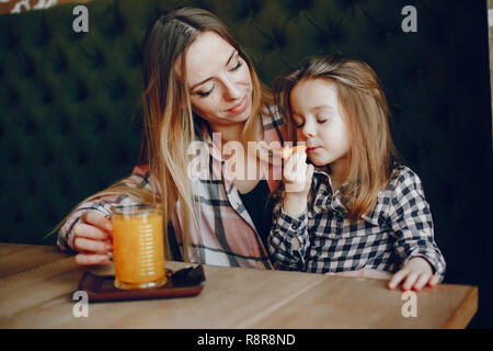 Mutter mit Tochter Stockfoto