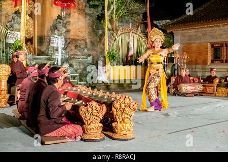 Indonesien, Bali, Ubud, Legong Tanz im Puri Agung Peliatan Tempel Stockfoto