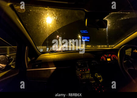 19:00 Uhr Sonntag, 16. Dezember 2018: Das letzte Ticket. Letzte Fahrt über die M48 Severn Bridge vor der Maut sind vollständig abgeschafft. Stockfoto