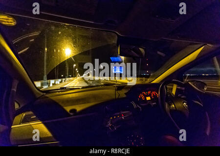 19:00 Uhr Sonntag, 16. Dezember 2018: Das letzte Ticket. Letzte Fahrt über die M48 Severn Bridge vor der Maut sind vollständig abgeschafft. Stockfoto