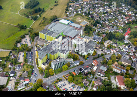 Luftaufnahme, Krombacher Brauerei Bernhard Schadeberg GmbH & Co.KG, Hagener Straße, Kreuztal, Kreis Siegen Wittgenstein, Nordrhein-Westfalen, Deutschland Stockfoto